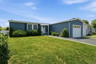 35 Village Cir S, Manorville, NY 11949 - Photo 2