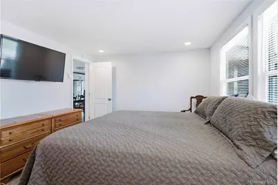 35 Village Circle S, Manorville, NY 11949 - Photo 14
