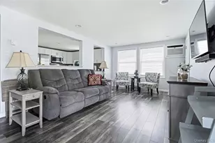 35 Village Cir S, Manorville, NY 11949 - Photo 4