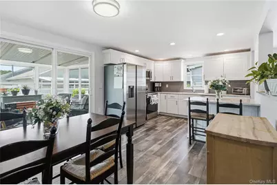 35 Village Circle S, Manorville, NY 11949 - Photo 6