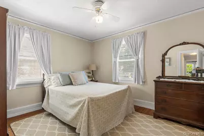 1072 Hunter Avenue, Pelham, NY 10803 - Photo 18