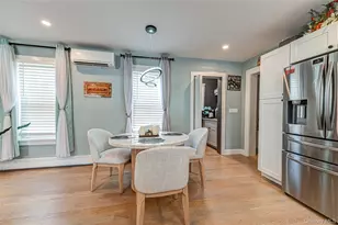 1022 Parkway St, Riverhead, NY 11901 - Photo 8