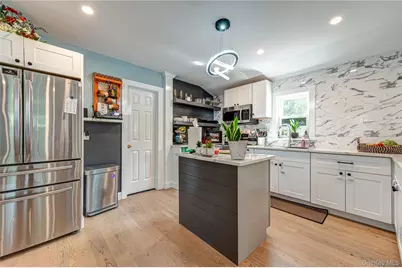 1022 Parkway Street, Riverhead, NY 11901 - Photo 10