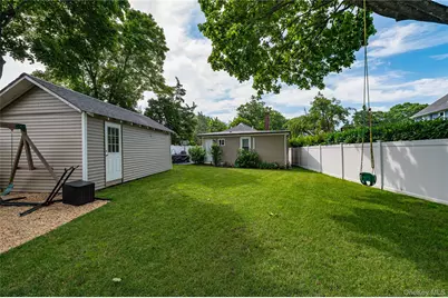1022 Parkway Street, Riverhead, NY 11901 - Photo 22