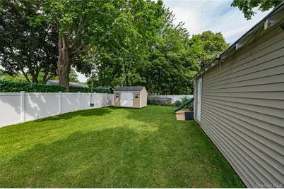 1022 Parkway Street, Riverhead, NY 11901 - Photo 20