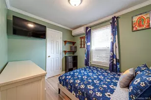 1022 Parkway St, Riverhead, NY 11901 - Photo 14