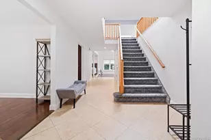 19 Sunset Rd W, Albertson, NY 11507 - Photo 4