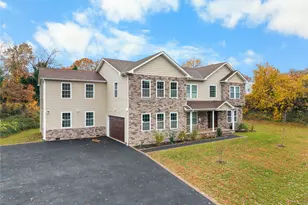 4 Coventry Ct, Wheatley Heights, NY 11798 - Photo 2