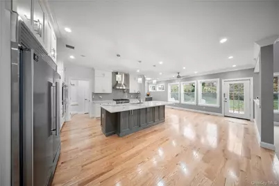 4 Coventry Court, Wheatley Heights, NY 11798 - Photo 26