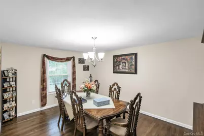84 Juniper Avenue, Ronkonkoma, NY 11779 - Photo 10