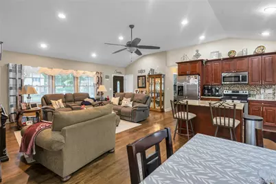84 Juniper Avenue, Ronkonkoma, NY 11779 - Photo 6