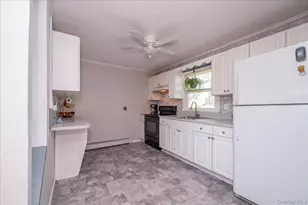 148 Saxton St, Patchogue, NY 11772 - Photo 10