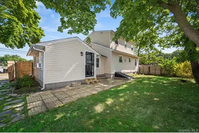 148 Saxton Street, Patchogue, NY 11772 - Photo 32