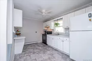 148 Saxton St, Patchogue, NY 11772 - Photo 8
