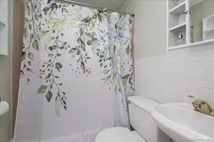 148 Saxton St, Patchogue, NY 11772 - Photo 26