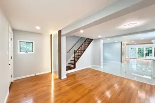 20 Baylis Pl, Syosset, NY 11791 - Photo 2