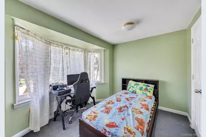 352 W Valley Stream Boulevard, Valley Stream, NY 11580 - Photo 10
