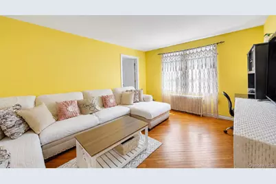 352 W Valley Stream Boulevard, Valley Stream, NY 11580 - Photo 4
