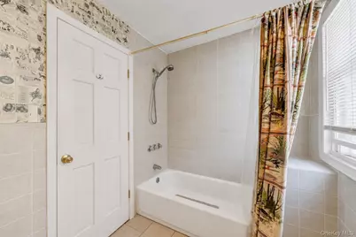 352 W Valley Stream Boulevard, Valley Stream, NY 11580 - Photo 12