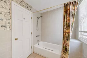 352 W Valley Stream Blvd, Valley Stream, NY 11580 - Photo 12
