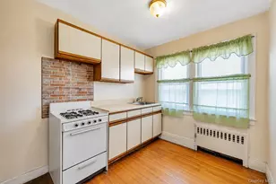 352 W Valley Stream Blvd, Valley Stream, NY 11580 - Photo 14