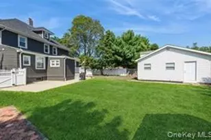 456 S Wellwood Ave, Lindenhurst, NY 11757 - Photo 16
