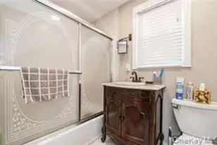456 S Wellwood Ave, Lindenhurst, NY 11757 - Photo 6