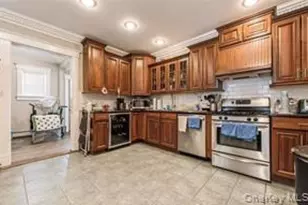 456 S Wellwood Ave, Lindenhurst, NY 11757 - Photo 2