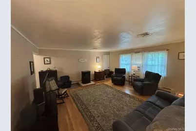 72 Fanning Boulevard, Riverhead, NY 11901 - Photo 8