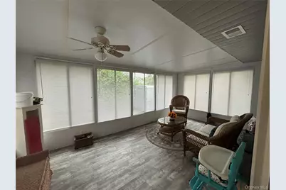 72 Fanning Boulevard, Riverhead, NY 11901 - Photo 12
