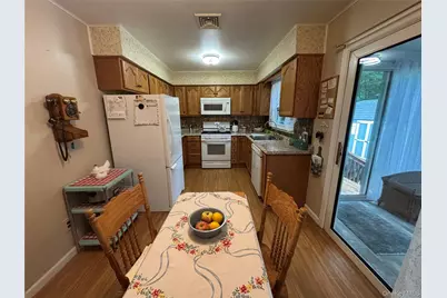 72 Fanning Boulevard, Riverhead, NY 11901 - Photo 10