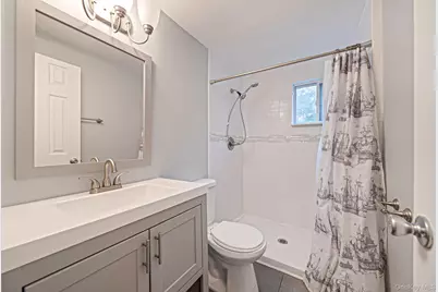 40 E Oakdale Street, Bay Shore, NY 11706 - Photo 20