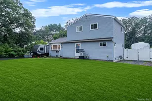 40 E Oakdale St, Bay Shore, NY 11706 - Photo 2