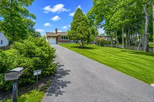 6 Rolling Woods Ln, Hampton Bays, NY 11946 - Photo 4