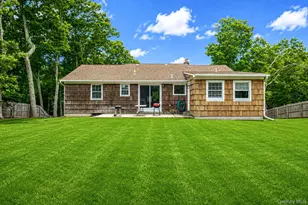 6 Rolling Woods Ln, Hampton Bays, NY 11946 - Photo 6