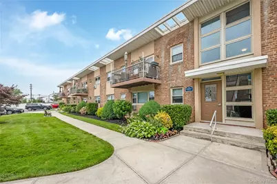 4 Rose Street #Building 6-F-2, Oceanside, NY 11572 - Photo 2
