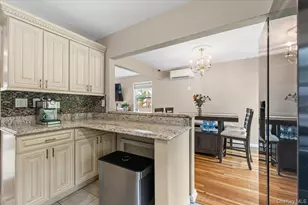 72 Pembrook Dr, Mineola, NY 11501 - Photo 18