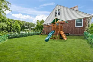 72 Pembrook Dr, Mineola, NY 11501 - Photo 36