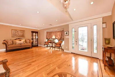 32 Lark Drive, Woodbury, NY 11797 - Photo 6