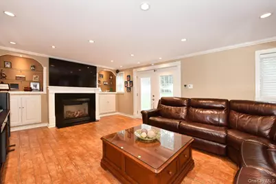 32 Lark Drive, Woodbury, NY 11797 - Photo 12
