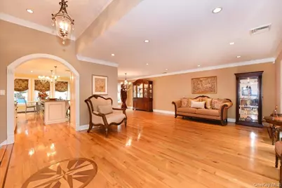 32 Lark Drive, Woodbury, NY 11797 - Photo 4