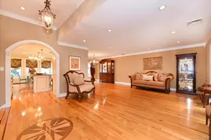 32 Lark Dr, Woodbury, NY 11797 - Photo 4