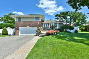 32 Lark Dr, Woodbury, NY 11797 - Photo 2