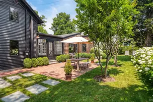 221 Division St, Sag Harbor, NY 11963 - Photo 2