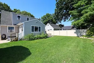 219 Lindbergh St, Massapequa Park, NY 11762 - Photo 32