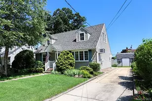 219 Lindbergh St, Massapequa Park, NY 11762 - Photo 36