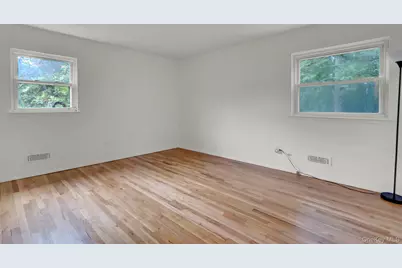 135 Atlantic Place, Hauppauge, NY 11788 - Photo 14