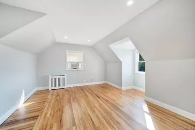 102 Strattford Road, New Hyde Park, NY 11040 - Photo 18