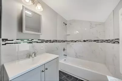 102 Strattford Road, New Hyde Park, NY 11040 - Photo 24
