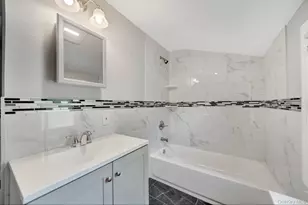 102 Strattford Rd, New Hyde Park, NY 11040 - Photo 24